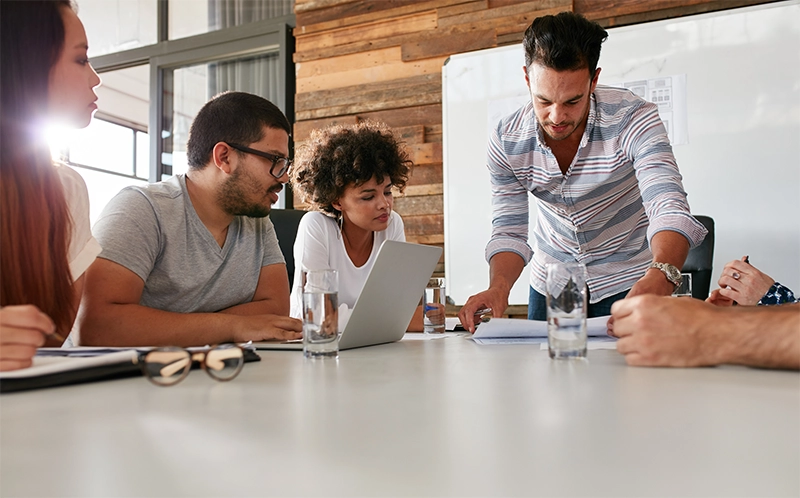 Equipe fazendo planejamentos para o Plano de Disaster Recovery