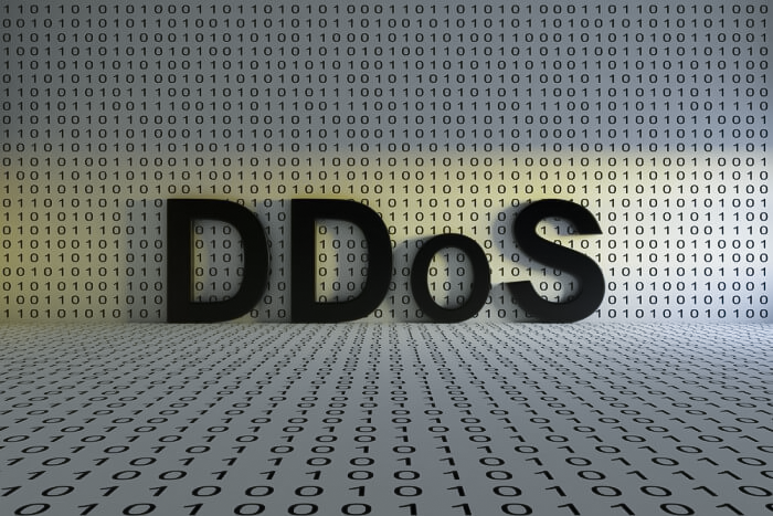 ilustração palavra ddos com códigos binários