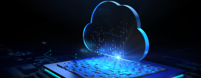 Ilustração de backup em nuvem com nuvem digital sobre ambiente tecnológico, representando cloud backup, segurança de dados, armazenamento em nuvem e resiliência digital.